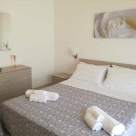 Giusy'S Place 1 Apartment กัมโปเฟลิเช ดิ โรชเชลลา ภายนอก รูปภาพ