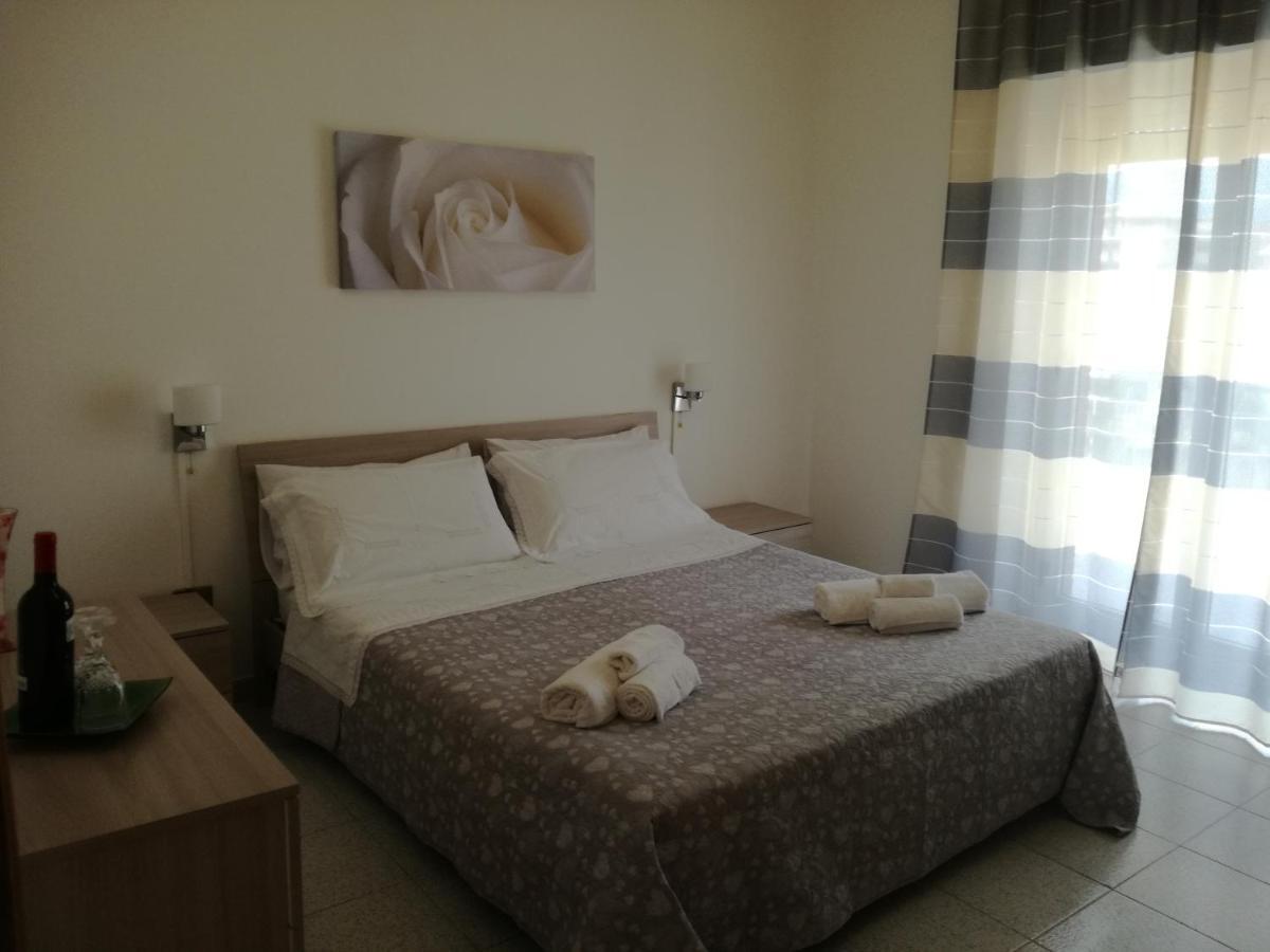 Giusy'S Place 1 Apartment กัมโปเฟลิเช ดิ โรชเชลลา ภายนอก รูปภาพ